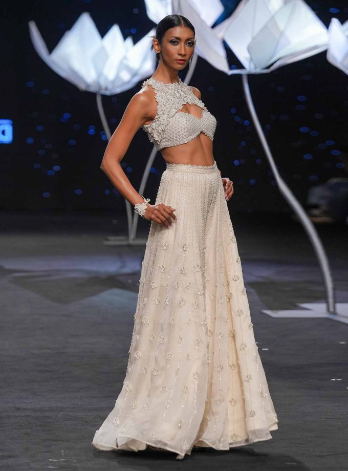 EMBELLISHED FLARED PANT WITH BLOUSE